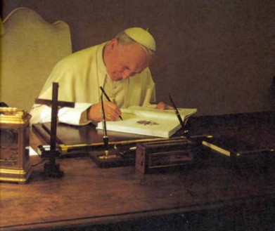 Resultado de imagen para Juan Pablo II escribiendo